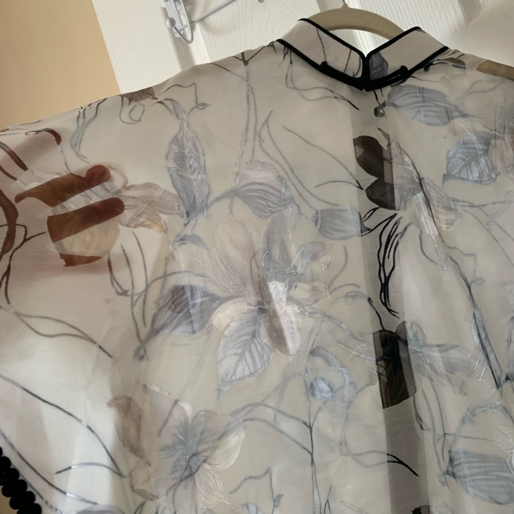 Silky blouse - Picture 2 of 4